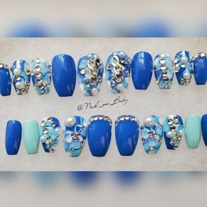 Luxurious press-on Nails